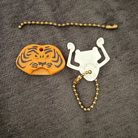 Vintage key chain lot two owls and one tiger detachable - Picture 6 of 6